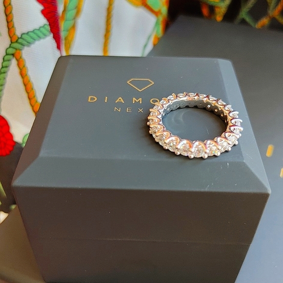Size 6, 2.42 total cts Diamond Nexus white gold eternity band with original box - Picture 4 of 7